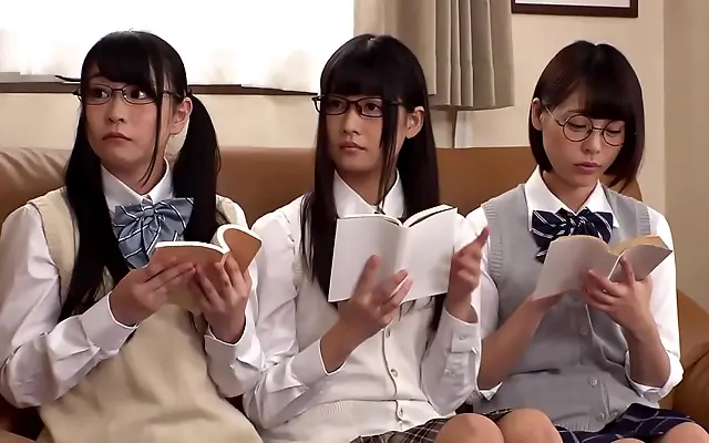 国产第 漂亮的 娇小 Three sisters explore sexual curiosity with a well-endowed stranger