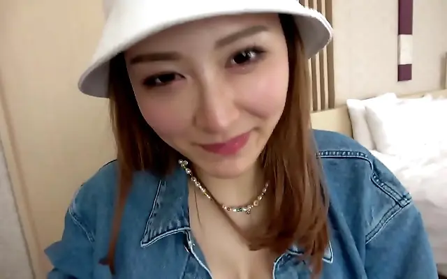 精品久久久久久 在线一 码久久久久久 Straddles the edge with fiery passion, a tall busty beauty craving more