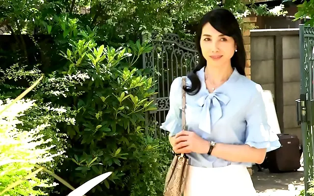 Slim mature wife Makiko cheats with a naughty cream pie and cum facial