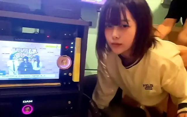 公乱 苹果 女邻居 Candlelit confession she says it&rsquo;s not cheating when it&rsquo;s just a blowjob