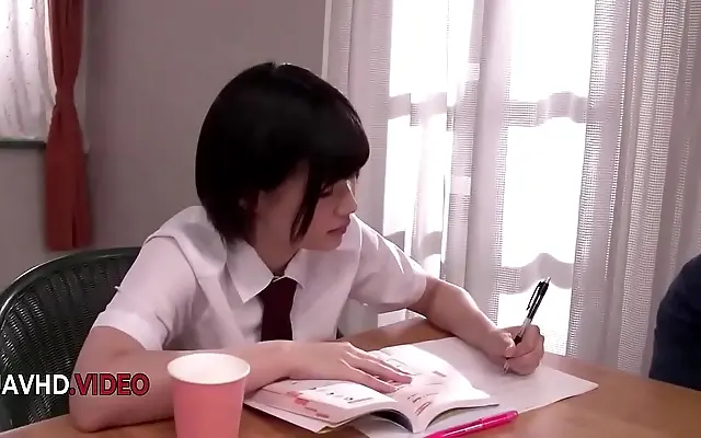 无码网 的瑜伽 迎合 品久久久久久久久 Japanese teen bends over the desk for an intense blowjob before hardcore fun