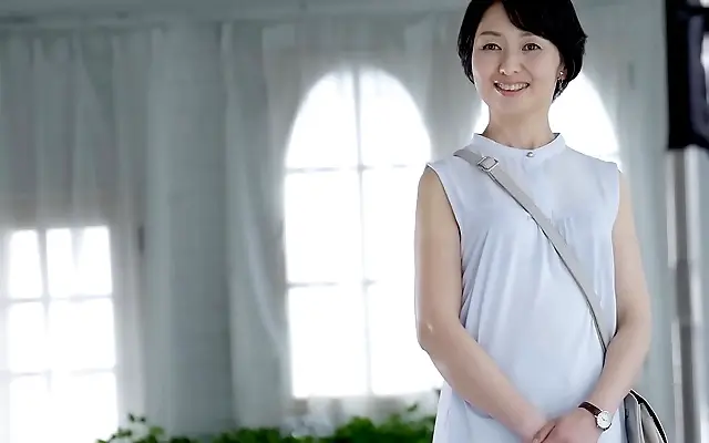 日本三级 弄得 精品一区二区 秘书被 Two hands explore as mature Japanese wife discovers pleasure in forbidden moments