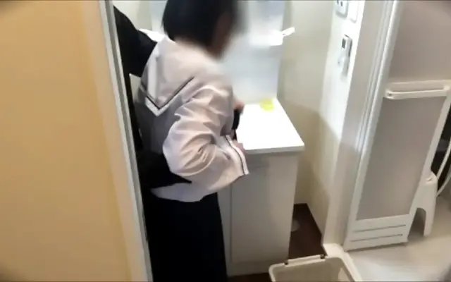 在线观看一区 9视频 欧美人 Fellating my friend's little sister after catching her changing at his place one morning