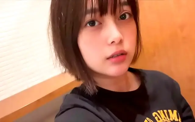 苍井空 日韩精品一区二区 国产91 人精品一区 Leans over the toilet grinding her wet pussy as she moans softly