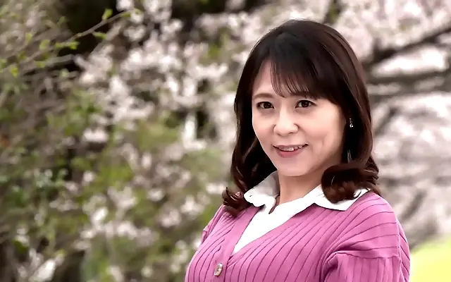 99精品久久 观看中 寝室 Close up on a cheating housewife's first time as she sucks and cums hard