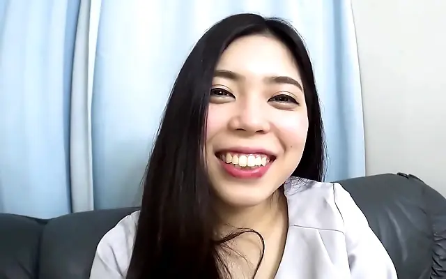Swallows thick cum from a randy Japanese amateur