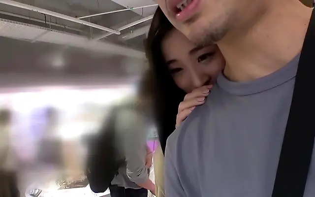 Her Blowjob Ends With a Hot Facial from Her Lover