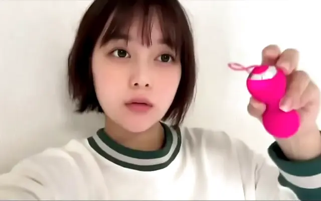 办公室 嫩草 免费的 精产品 Lace Lingerie Teases Her Curves in This Honest College Masturbation Vlog