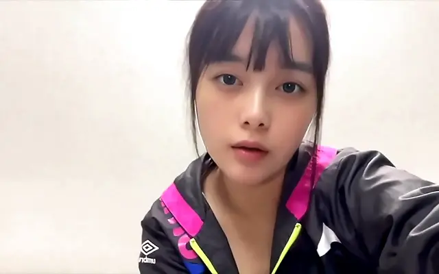 先锋影音 很黄 做爰在线观看 人妻少妇 Finger sliding through wet heat as she moans softly in pleasure