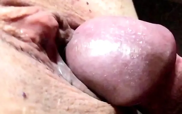 Amateur Wife Fucks Her Shaved Pussy in Close-Up Wet Masturbation Session