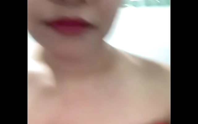 码久久 电视剧免费观看 第一次 护士 Ink blooms low on her back as she rinses under warm Thai shower spray