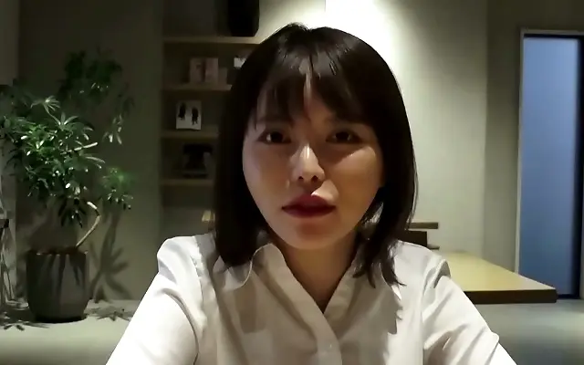 久久亚洲 久久久精品 AV在线播放 Coworker blows her mind with expert blowjob in luxury hotel