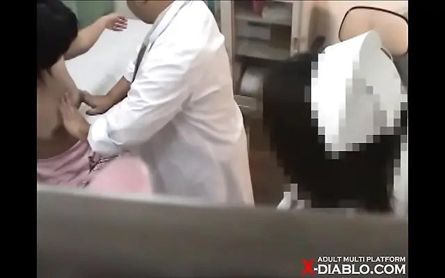 公交 好舒服 亚洲 Desk Exam Doctor gropes beautiful Japanese housewife Mihos perfect tits