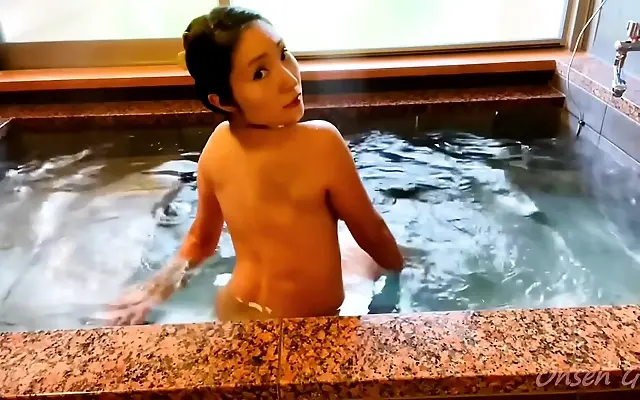 美妇 国产精品久久 多人 Staircase Seduction at the Akiruno Onsen