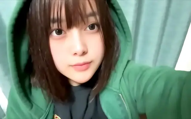 生活 高清在线 欧美日 Feeling extra turned on lately and just can't keep her hands away