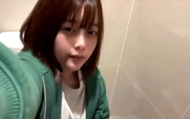 Frenzied rhythm in a hidden stall as she loses control during errands