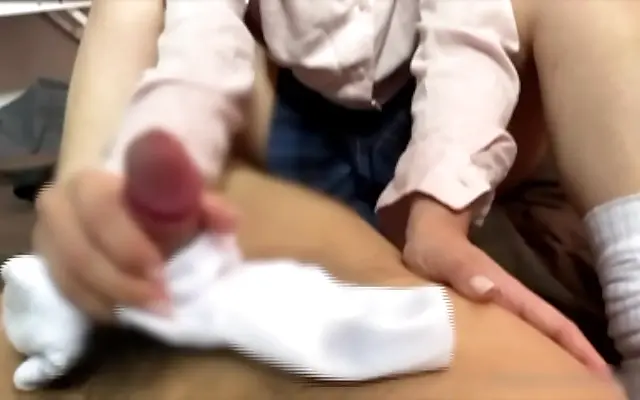 Dim room passion as he loses control with his innocent Japanese girlfriend