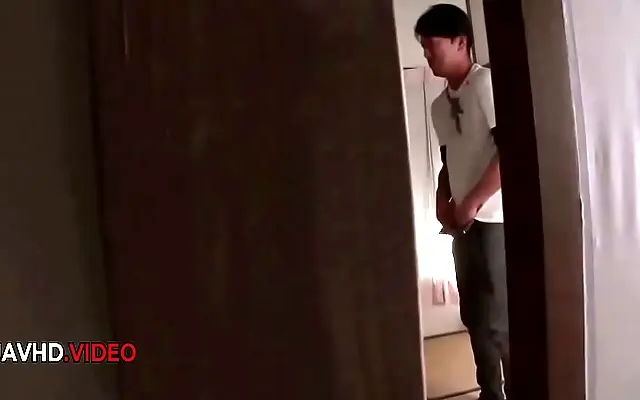公在厨房 无码av 啊灬 Bathroom seduction with naughty Japanese amateur Yua Arigas