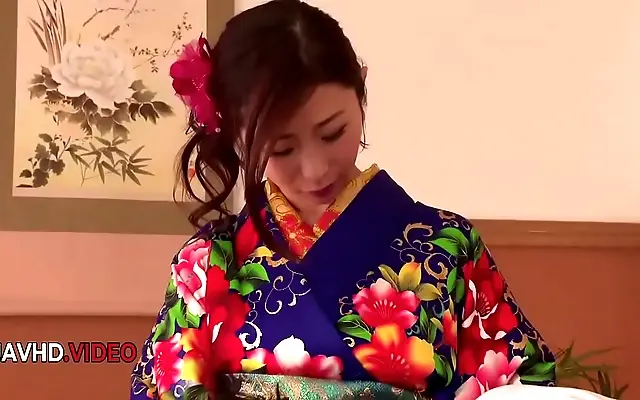 真人做爰 观看已满十八岁电 电影在线观看 +无码 Japanese cam show blowjob heats up as kimono wife rides cock
