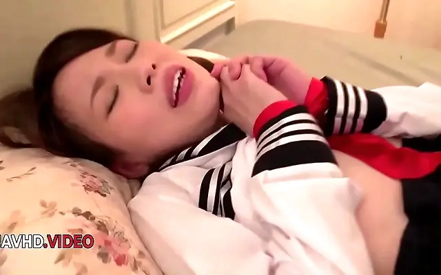 妺妺窝人体色 人网站 乖乖 On all fours Asian beauty Misaki feasts on cock with ravenous lust
